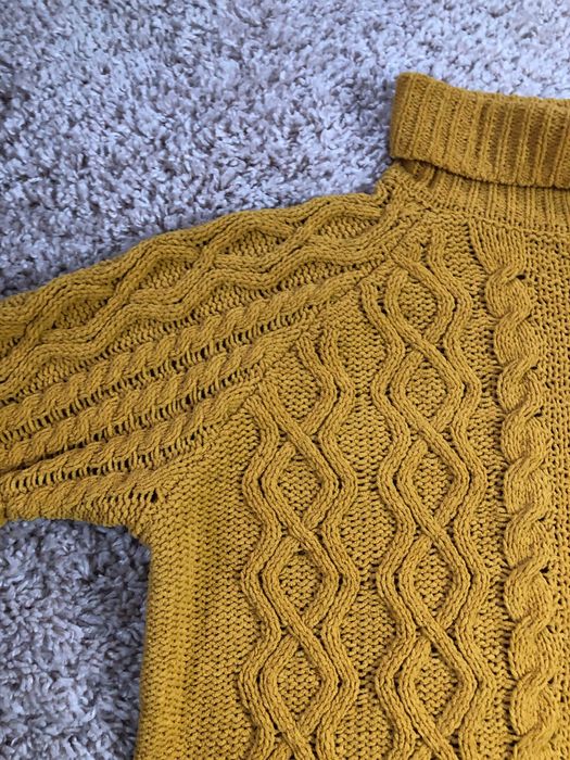 Sweter golf Mohito S musztardowy welurowy warkocze jesienny