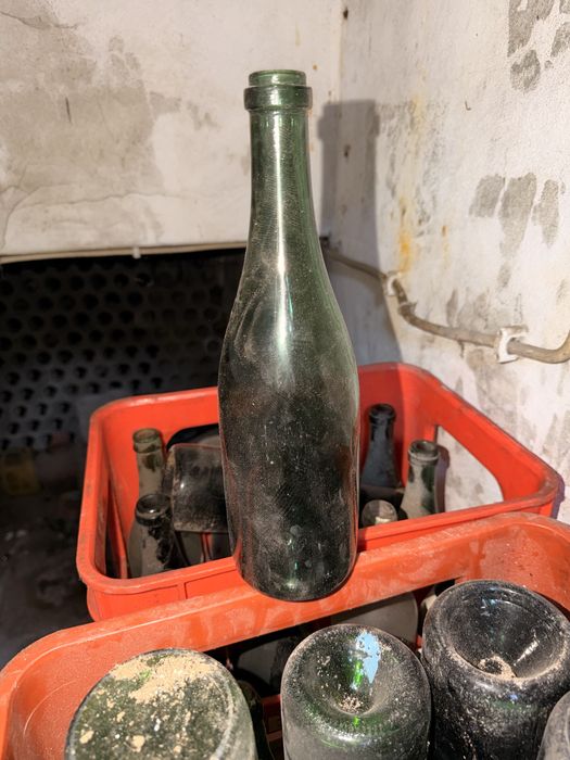 Garrafas de champanhe e vinho515222497175152641