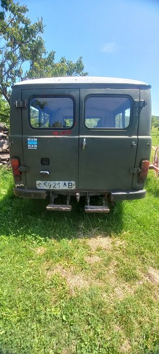 Уаз  на повному ходу