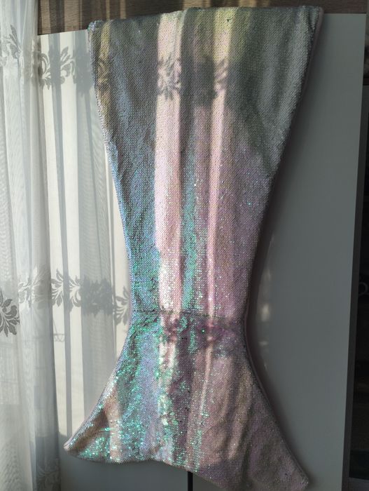 Рожевий плюшевий плед у формі хвоста