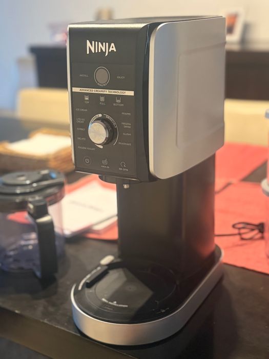 Ninja CREAMi delux - máquina de gelados