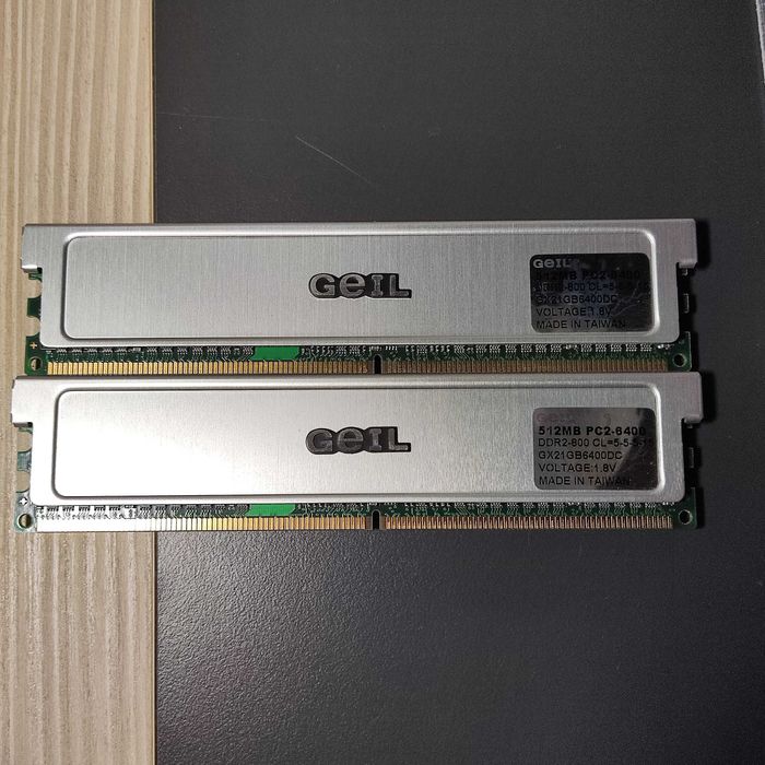 Pamięć RAM DDR2 - Geil 2x512MB PC2-6400 DDR2-800 CL