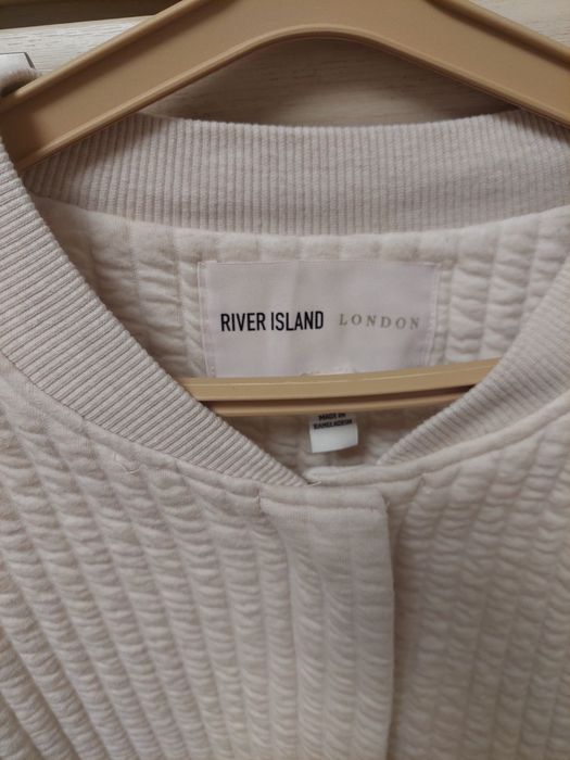 Жіноча стьобана кофта бoмпер  River Island