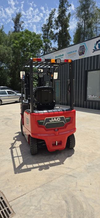 Empilhador JAC 15 L eléctrico