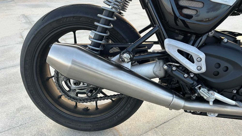 Escapes originais TRIUMPH para THRUXTON ou SPEED TWIN 1200cc  (em venda: o par)