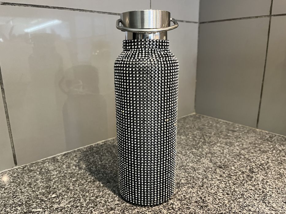 Garrafa de água Paris Hilton Diamond Bling com tampa e alça prateadas