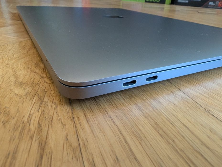 MacBook Pro 16" а2141, 2021, і9, 64/512 ГБ, гарний стан.