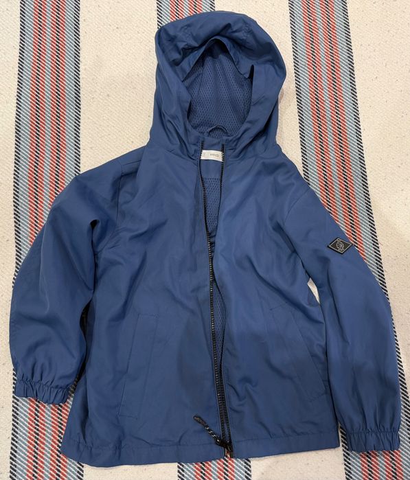 Вітрова синього кольору, літня куртка