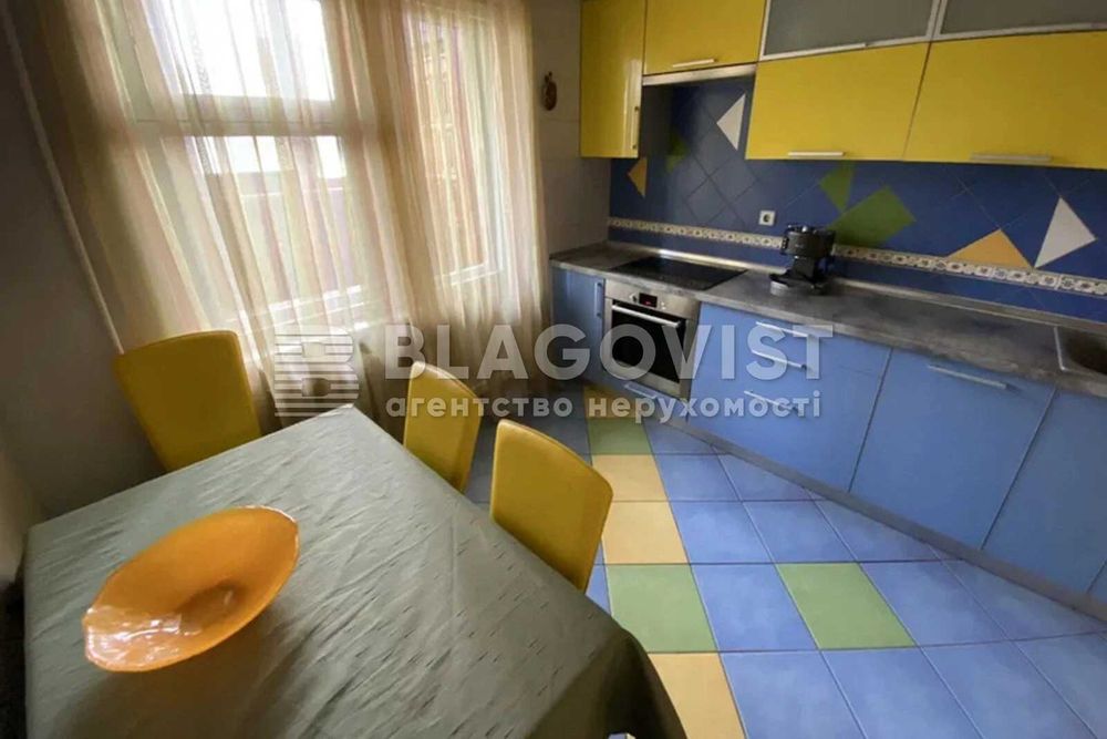 Продаж 3к кв Ремонт Центр Тарасівська
