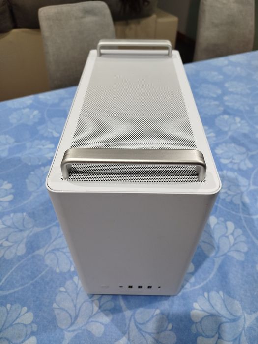 Torre Gaming branca