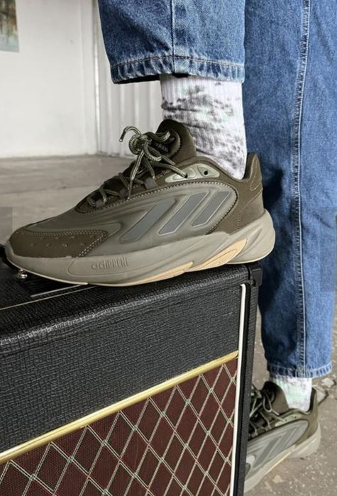 Кросівки Adidas Ozelia стан нових
