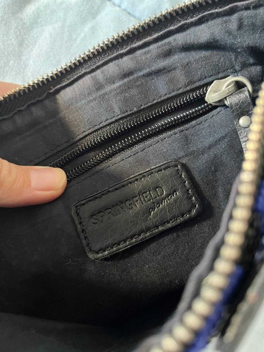 Mala de tiracolo Springfield preta com frente em missangas