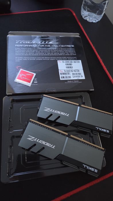 Memória RAM G.SKILL Trident Z 16GB (2x8GB)