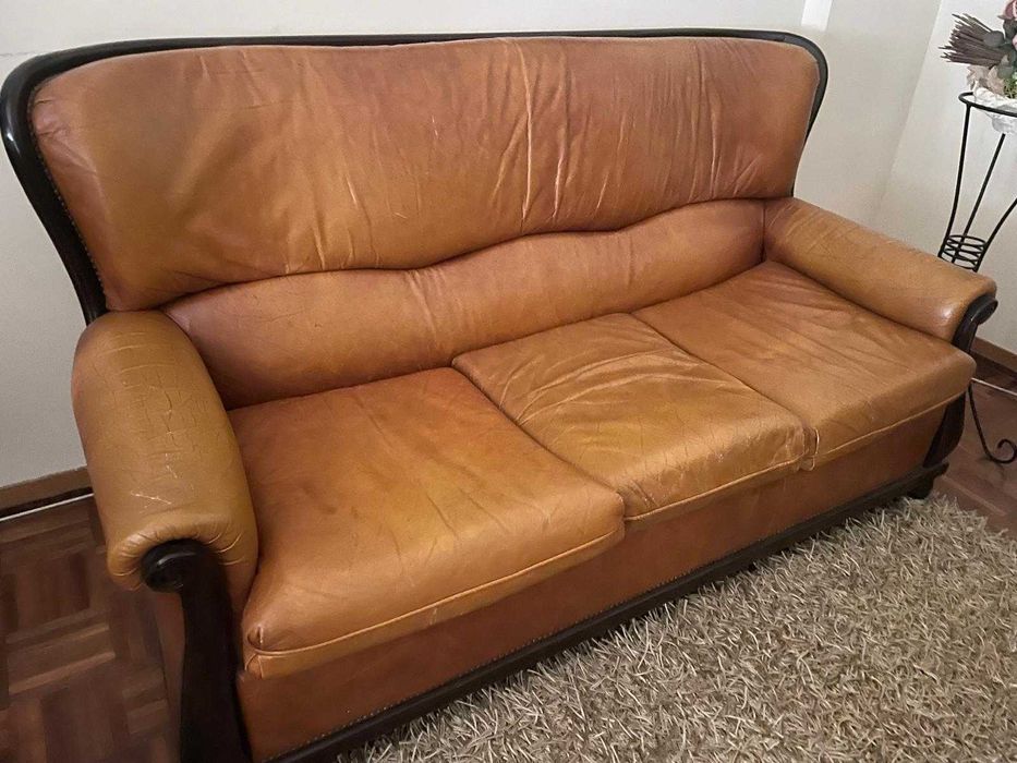Sofá de pele em bom estado