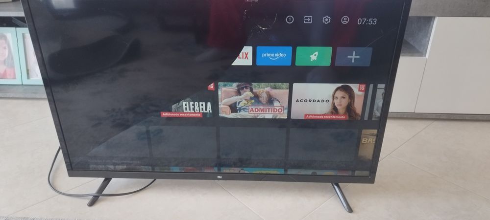 TV Android Xiaomi 32" LED 4k Ecrã partido