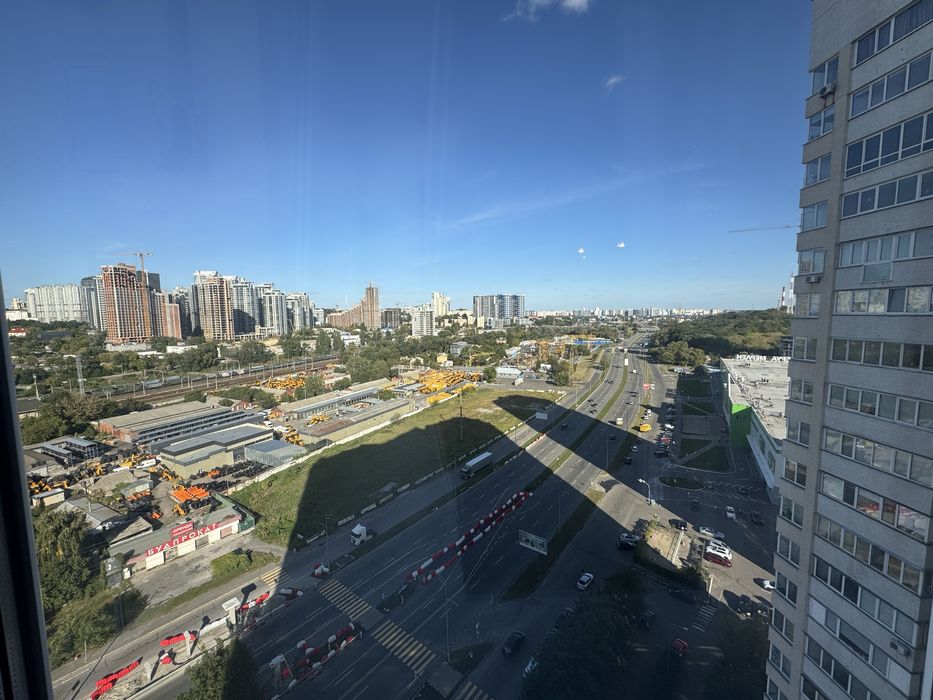 Продаж 2 кім. 65 кв.м Саперно-Слобідська 22