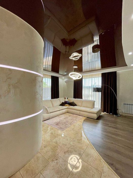 Продам дом в Обуховке, с гостевым домом/озеро/мустанг/седьмое небо