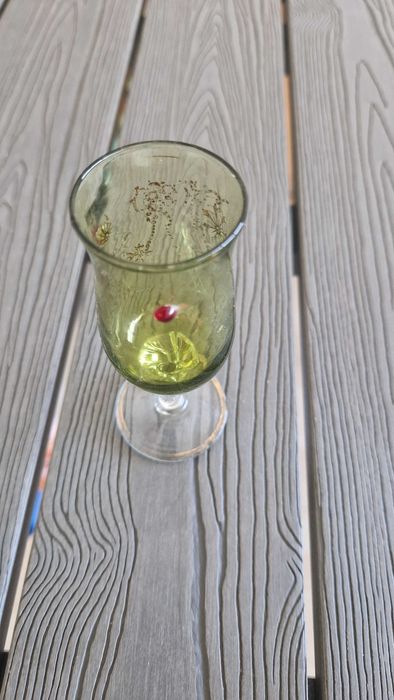 Copo de pé verde, vidro vintage