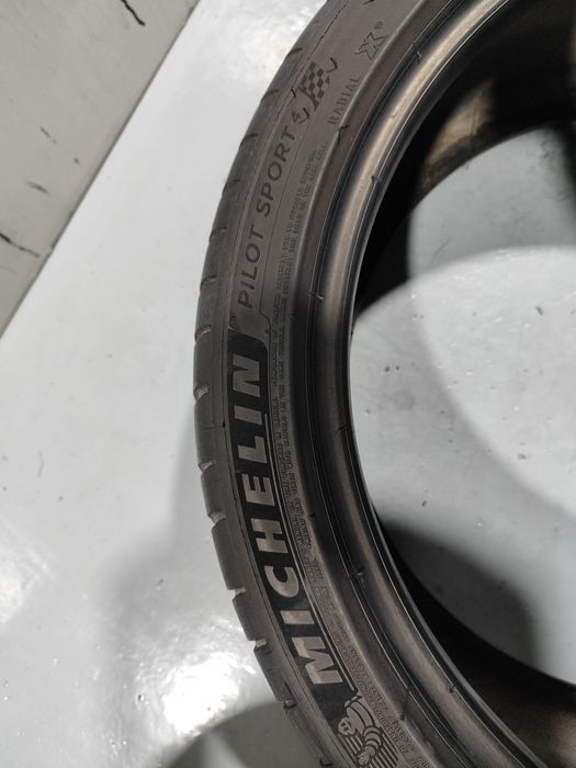 2 pneus semi novos 225-40R18 Michelin - Oferta dos portes
