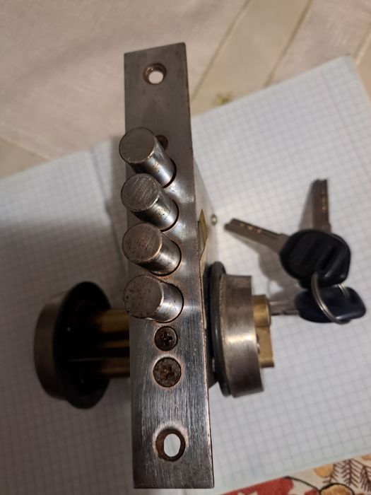 Замок верхний с китайской двери.