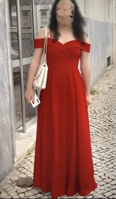 Vestido vermelho para eventos.