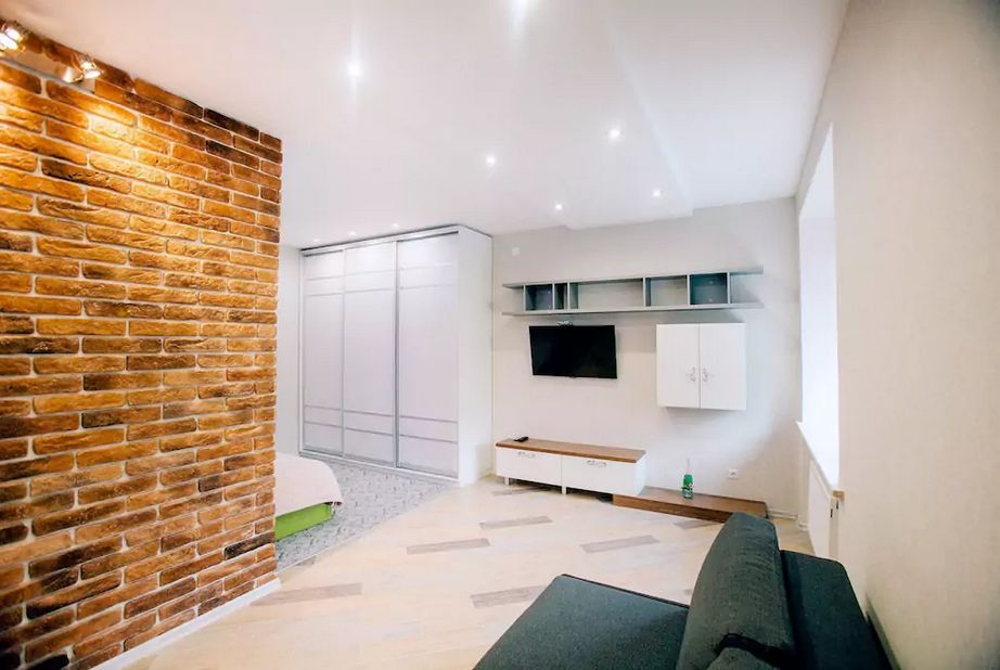 ЦЕНТР студия VIP до 4 человек. ПАРКОВКА рядом. Посуточно почасово