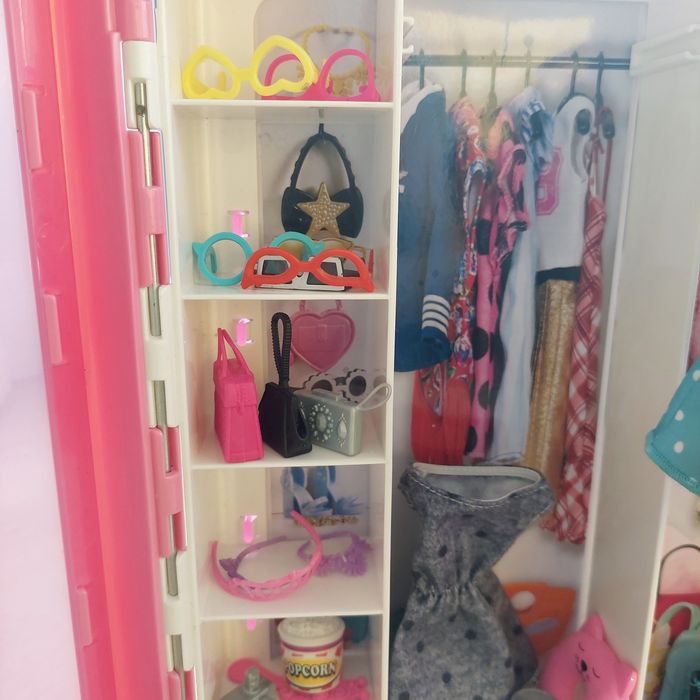 Szafa Barbie z akcesoriami