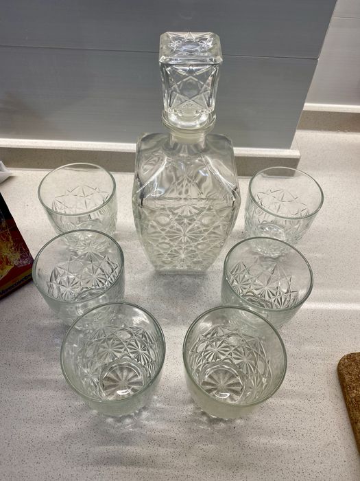 Conjunto de jarro e copos de uísque