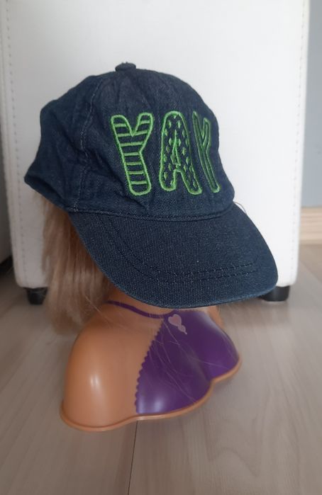 Czapeczka z daszkiem YAY ok 12 miesiecy