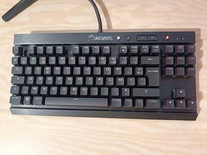 Teclado Mecânico Corsair K65 RapidFire RGB Cherry MX Speed