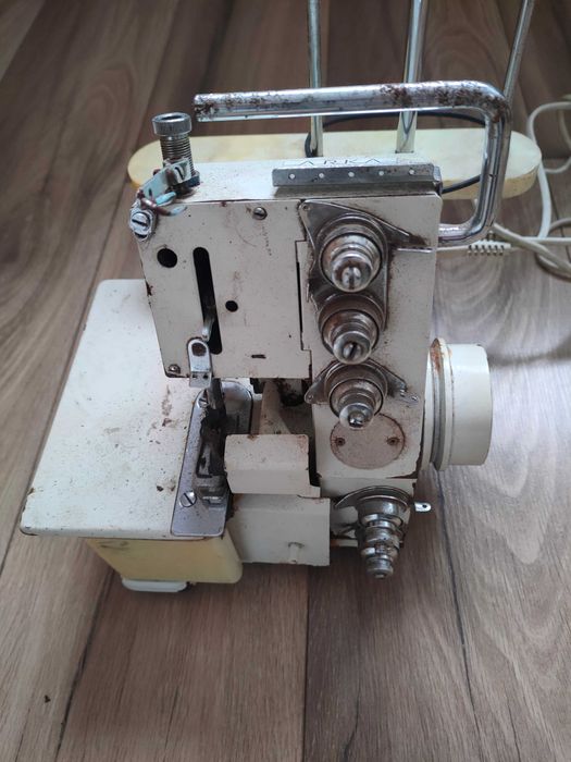 Elektryczna maszyna do szycia  Arka Radom FN2-5D