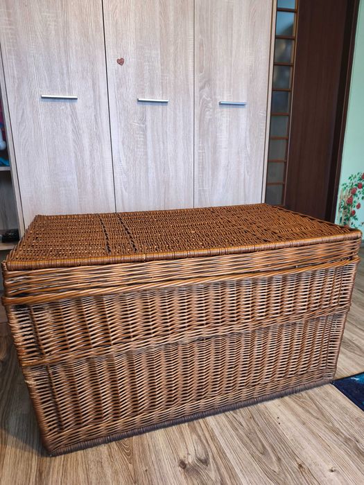 Kufer, kosz wiklinowy. Pojemnik bardzo duży