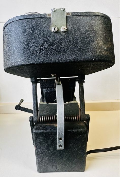 Antiga prensa elétrica de oficina Volomat Superconcact