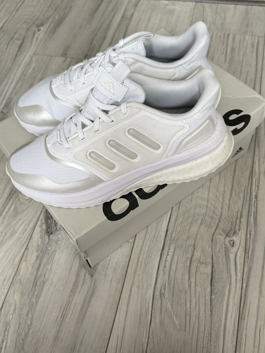 Наявність нових оригінальних жіночих кросівок Adidas X_PLRPHASE