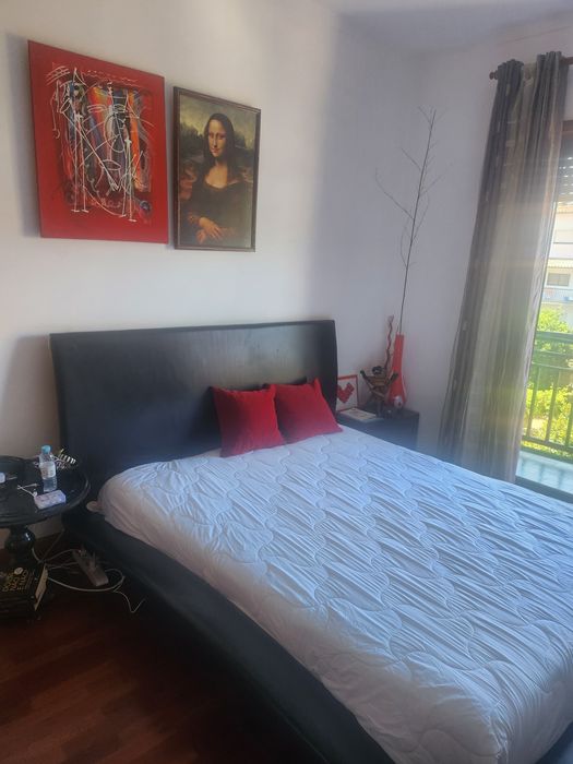 Cama de casal em pele