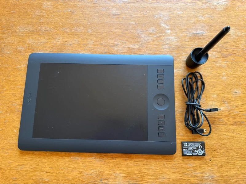 Tablet Wacom Intuos Pro Medium PTH-651 - stan bardzo dobry