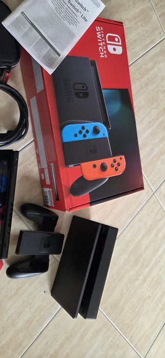 Nintendo Switch com caixa