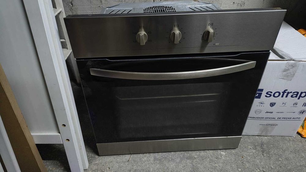 Forno Elétrico de Encastrar Teka HE-606 (Inox) + Acessórios