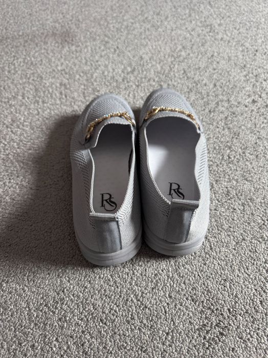 Nowe szare buty damskie