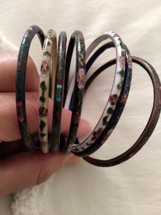 Sete escravas em cloisonné