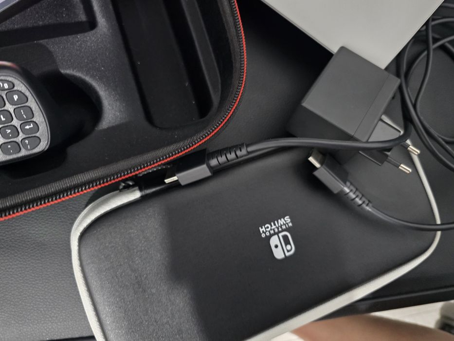 Nintendo Switch OLED Branco Completo + Nintendo Switch Sports + Mala + Acessórios