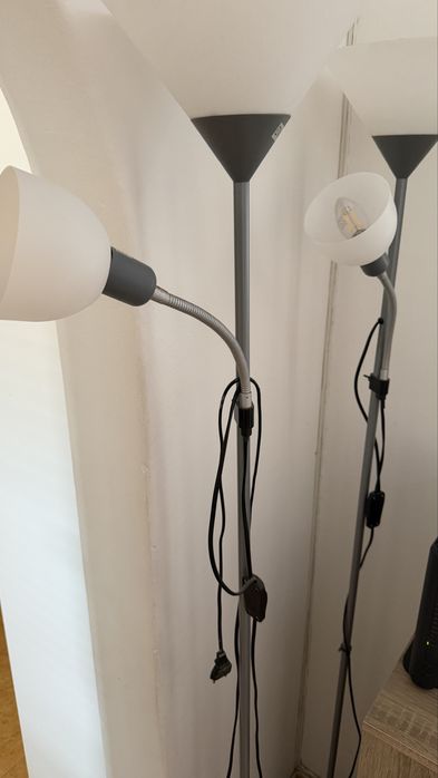 Candeeiro de pé praticamente novo