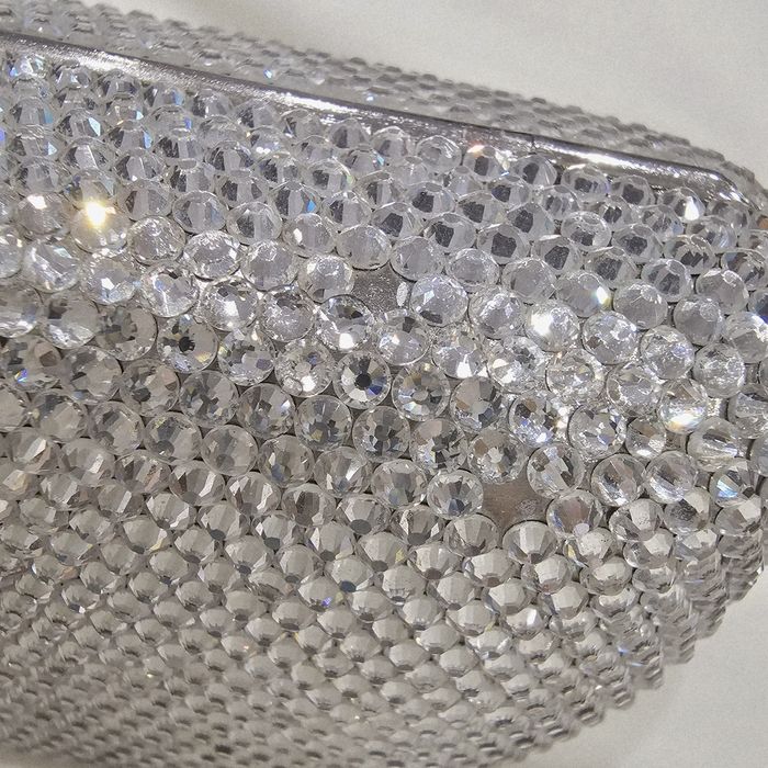 Клатч  со стразами в камнях