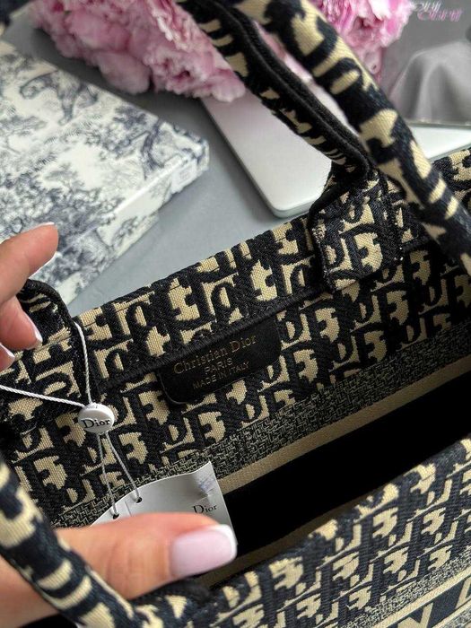 Dior Large Book Tote Ecru and Blue Dior Oblique Embroidery/Діор Ладж Бук Тот Екрю та Блу