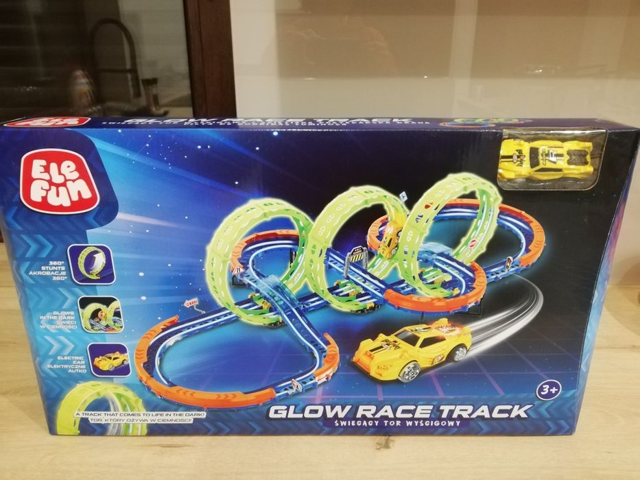 ELEFUN Świecący Tor Wyścigowy, autko

Nowy, oryginalnie zapa