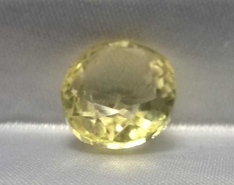 Szafir żółty  - 9.8 CT ,   13.8 x 10.9 mm