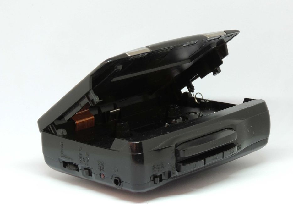 Касетний плеєр Panasonic RQ-V85 FM AM XBS Station Memory робочий