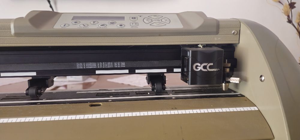 ріжучий плоттер GCC Puma II-132.