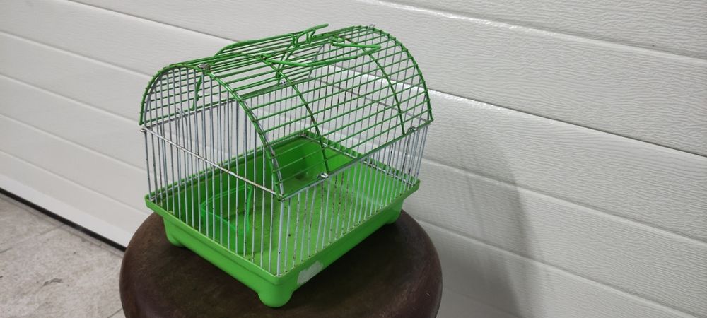 Pequena gaiola com acessórios