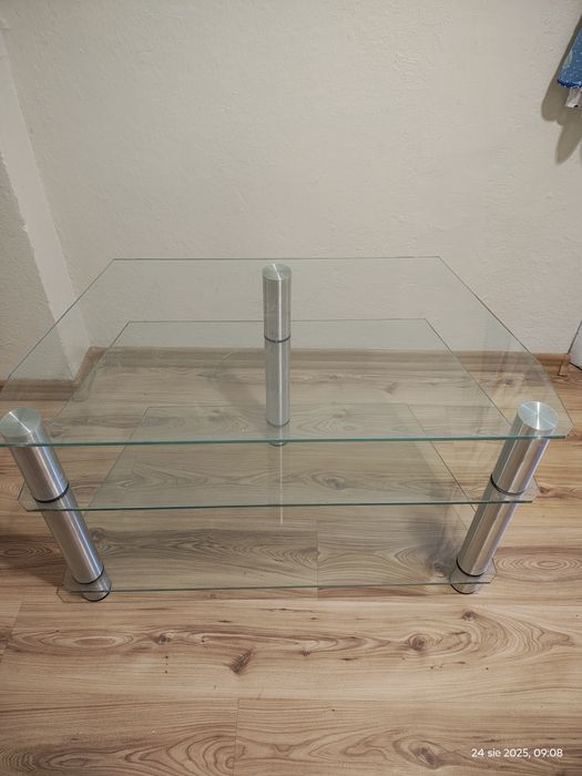 Szklana szafka pod telewizor